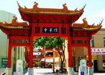 《唐人街》－“外星人侵襲地球”