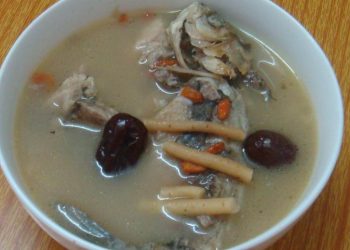 【中華美食】【小招粵味廚房 】豬骨藥材鯽魚湯