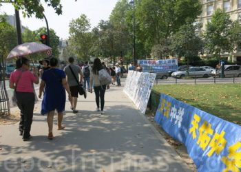 【退黨動態】中共黨支書巴黎鐵塔下退黨