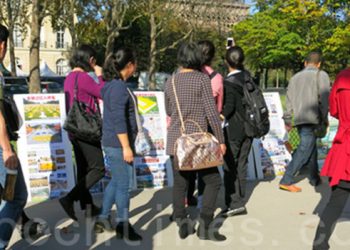 【退黨浪潮】大陸游客歐洲景點流淚：法輪功太了不起！