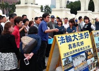 【退黨浪潮】九評深入人心 歐洲景點三退忙