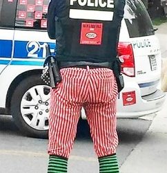 蒙特婁警察穿花褲執勤