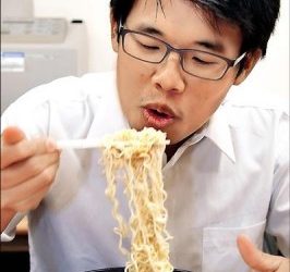 老夫婦連吃7天泡麵 差點要洗腎