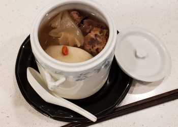 竹笙花膠燉水鴨     九層塔番茄煮鯛魚片    煎焗蟹肉餅
