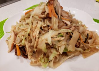 乾炒椰菜雞絲河粉     肉蓯蓉海參燉瘦肉       焗西米布甸