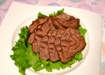 痛風與飲食     沙茶醬海蜇炒芹菜牛肉絲     五香鹵水牛展
