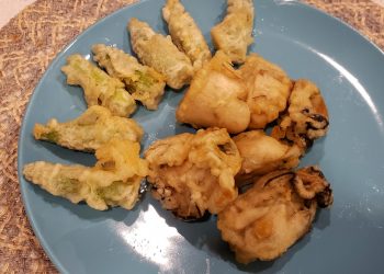 鹽焗雞粉蒸雞翼      韭菜花炒銀魚乾      炸天婦羅生蠔秋葵