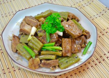 蘿蔔海帶小魚乾湯      涼瓜炆燒火腩骨      勿超負荷用眼