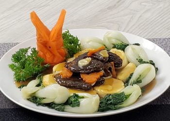 山藥紅蘿蔔雪耳豬骨湯     羊肚菌扒玉子豆腐     白木耳素菜
