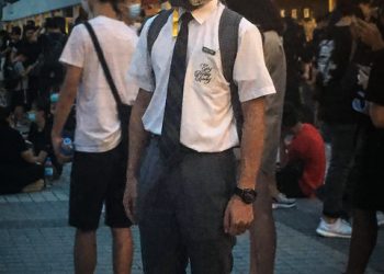 第353集_反送中柏雨中學男生被打事件
