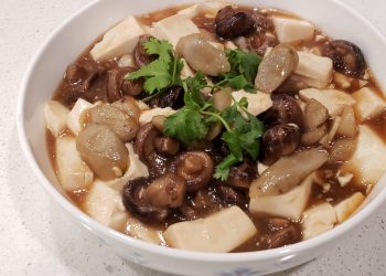 黃精粥    黃精肉飯    蟲草花沙參玉竹鷓鴣湯     豆腐煮冬菇牛蒡