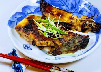 牛蒡山藥金針菇牛肉煮    燒焗黃尾魚骨頸     清酒浸鮑魚仔