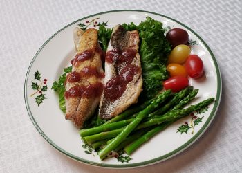 栗子冬菇老雞湯      煎鱸魚柳配無花果汁醬