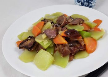 火雞肉羽衣甘藍藜麥沙律     猴頭菇北茋淮山瘦肉湯    萵筍炒腊肉