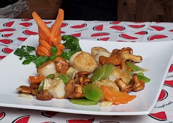 焗去骨羊腿      雞油菌炒帶子     杞子山藥紅蘿蔔煮蜆湯