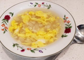 川芎白芷燉魚頭湯     菠蘿咕嚕肉     鳳凰雪梨馬蹄露