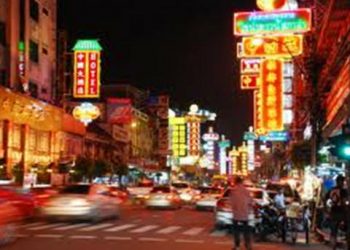 《唐人街》－“將香港梁振英拉落馬”
