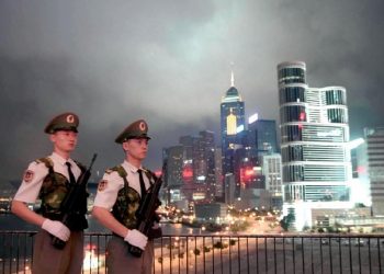 【乌龙茶餐厅】香港驻军为何晚晚秘密操练？