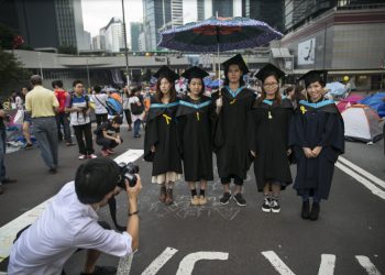 【烏龍茶餐廳】香港高官謬論多  怕咗學生要移民又係一個