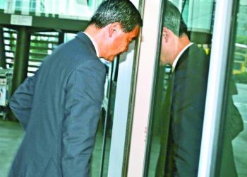 【烏龍茶餐廳】點解阿爺會撼頭埋牆咁笨