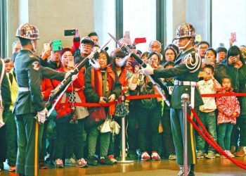 【烏龍茶餐廳】做大陸人生意靠唔住