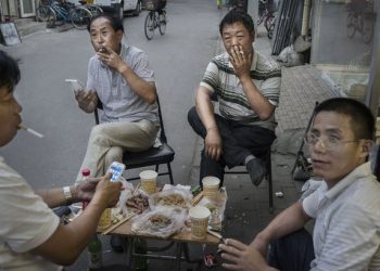 【烏龍茶餐廳】點解中國越禁煙  煙民越多