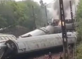湖南列車撞山體塌方 脫軌起火已致逾百死傷（視頻）