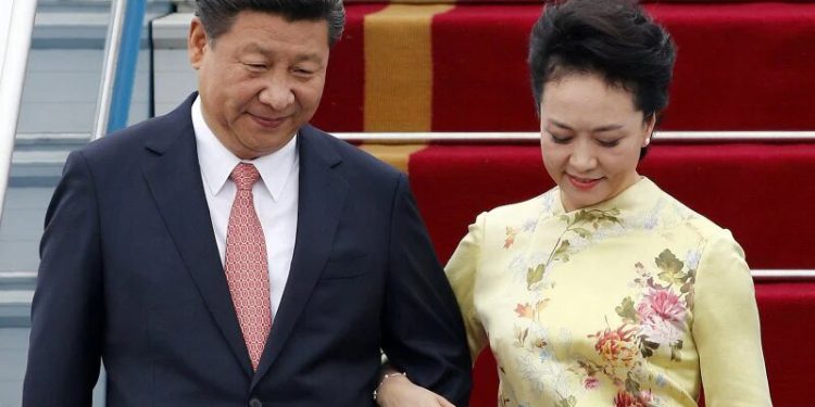 習近平夫婦2015年11月5日抵達越南河內（美聯社）