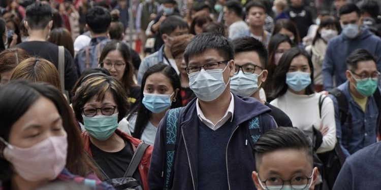 德國哥廷根大學的兩位研究人員的一份研究報告表示,各國只檢測到了本國染疾人數的6%,全球中共(又稱薩斯2號)病毒的總病患數量可能遠高於官方數字。(AP Photo/Kin Cheung)