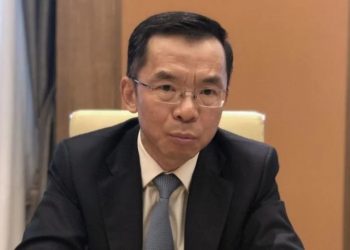 中共大使盧沙野扔下“外交炸彈” 法外交部長表不滿