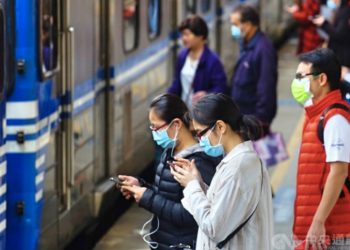 臺灣防疫再升級 發燒者禁入車站機場 社交距離室內1.5m 室外1m