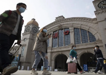 武漢解封數萬人急逃 怕政策有變又要封
