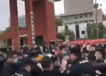 湖南株洲服裝批發市場商戶政府門前示威 要求減租（視頻）