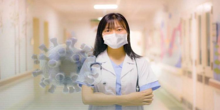 美國專家在建議白宮,應該讓美國人在室外帶口罩,圖中爲帶口罩的醫療護士(圖片來源:pixabay)