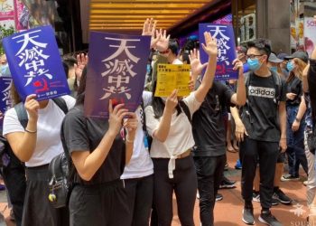 港人5.24上街抗議中共國安惡法 防暴警出動水炮車武力驅趕