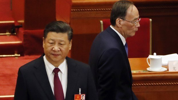 習近平和上屆中紀委書記王岐山出席人大會議,資料圖片(美聯社)