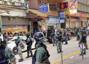 港人6.28「靜默遊行」遭港警大規模截查 53人被捕含2區議員