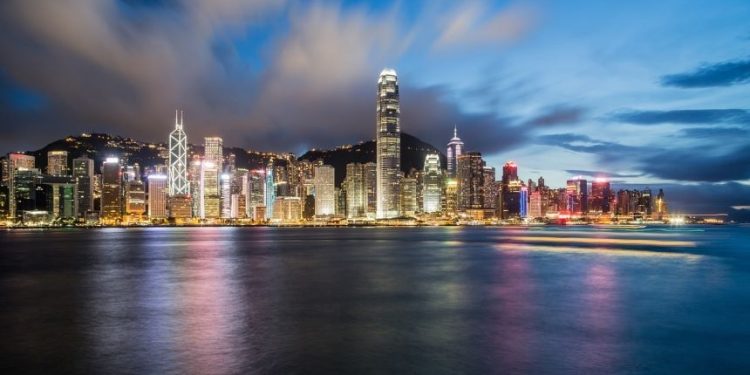 越来越多的港人在为国安法做最坏打算。图为香港黄昏海岸线景色(Pixabay)