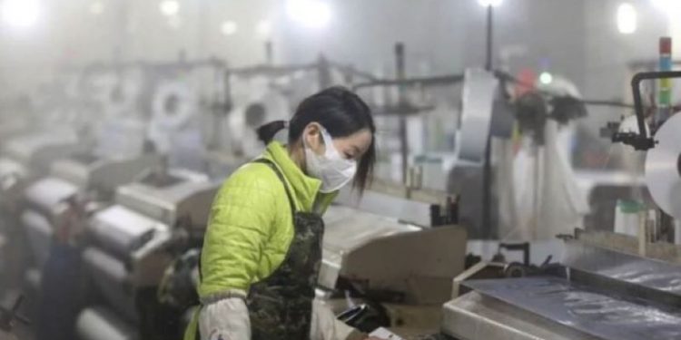 中国1-5月规模以上工业企业利润下降19.3%,国企损失最惨(AP/美联社)