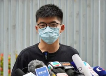 國安法致“寒蟬”銀行自審敏感賬戶 黃之鋒5位數匯款也被查詢