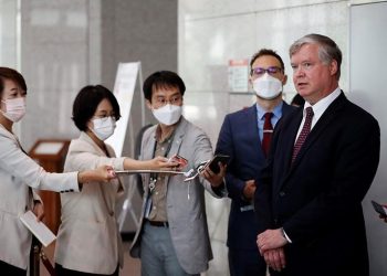 美国务院内部改组 外交官将全面抗共 更多会见异议华人