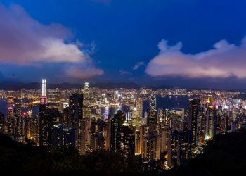 國安法迫使港人出走 香港現海外置產就業潮