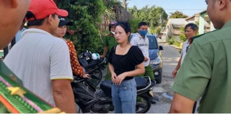 上週末,21名中國非法移民在越南廣南省被逮捕,圖中爲其中一名人士(照片:越媒截圖)