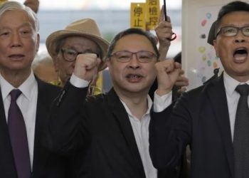 傳港府擬押後立會選舉 民研全面煞停票站調查
