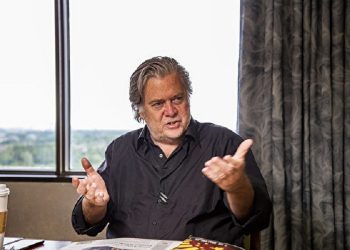 班農：多名中國病毒專家出逃 真相會驚世人