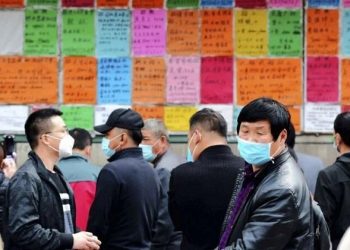 調查：疫情令近8成中國人收入下滑 2成半想擺地攤