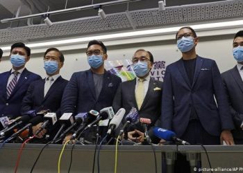 中共人大通過香港立法會真空期議案 現屆議員延任一年