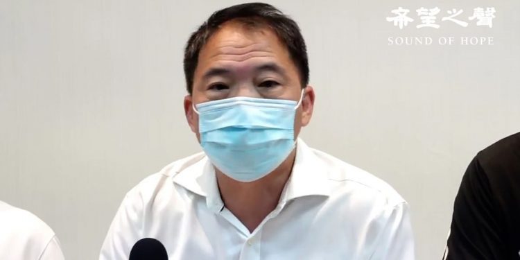 民主黨主席胡志偉在記者會上表示,初步決定民調採用雙門檻機制,不論結果如何,最希望的是民主派可團結,對抗困局及暴政。(鄭欣/SOH)