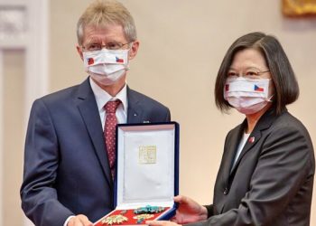 蔡英文接見維特齊 追授已故捷克議長「特種大綬卿雲勳章」