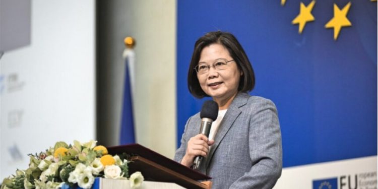 蔡英文總統今天（22日）出席「投資歐盟論壇」並致詞。（圖/中央社）